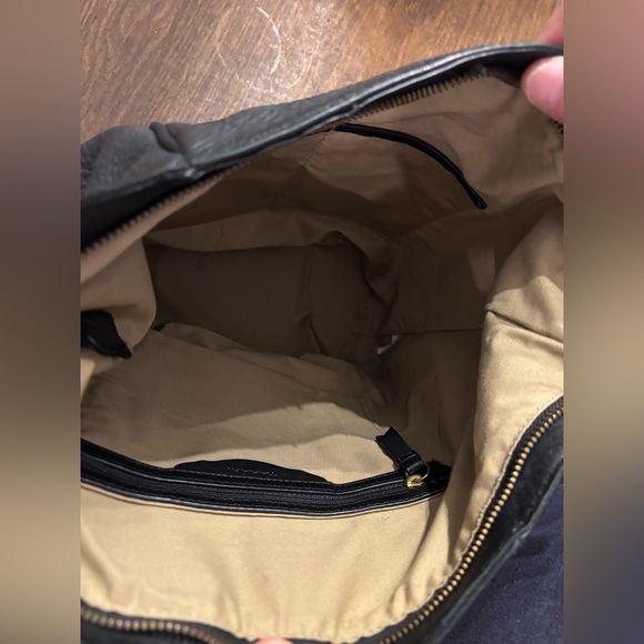 Buttery soft leather Tahari vintage shoulder bag - Picture 3 of 4